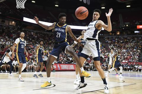 NBA raakt boomlange Nederlander kwijt: 'Ik wil op hoog niveau voor de prijzen spelen'