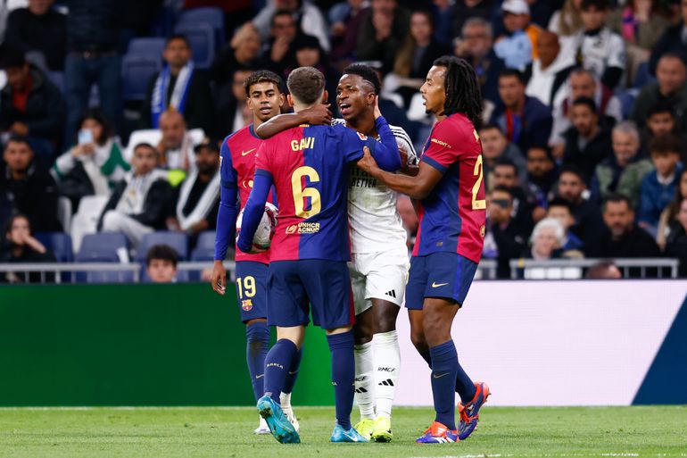 FC Barcelona denkt aan primeur in Spaanse voetbal, Real Madrid spreekt van 'onterecht sportief voordeel'