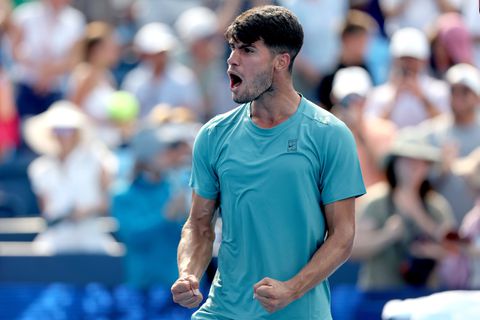 Toptennisser Carlos Alcaraz zet ongekende reeks voort met zege op beul van Tallon Griekspoor