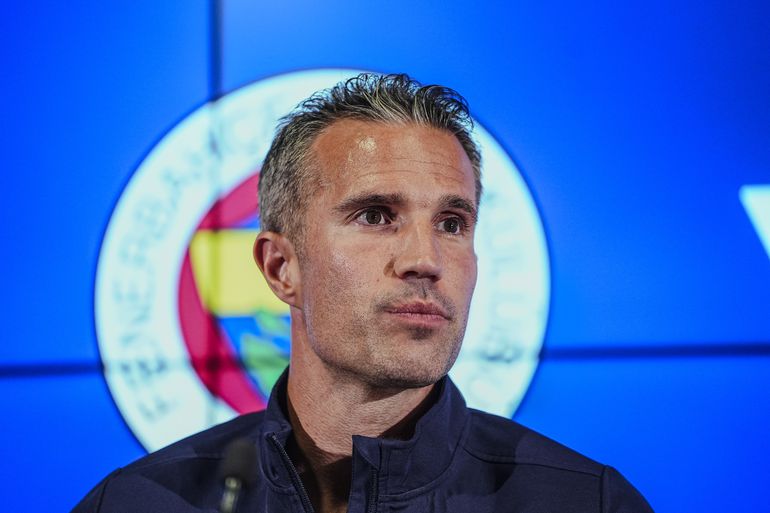 LIVE Fenerbahçe - Feyenoord | Robin van Persie hakt belangrijke knoop door in opstelling voor 'Hel van Istanbul'