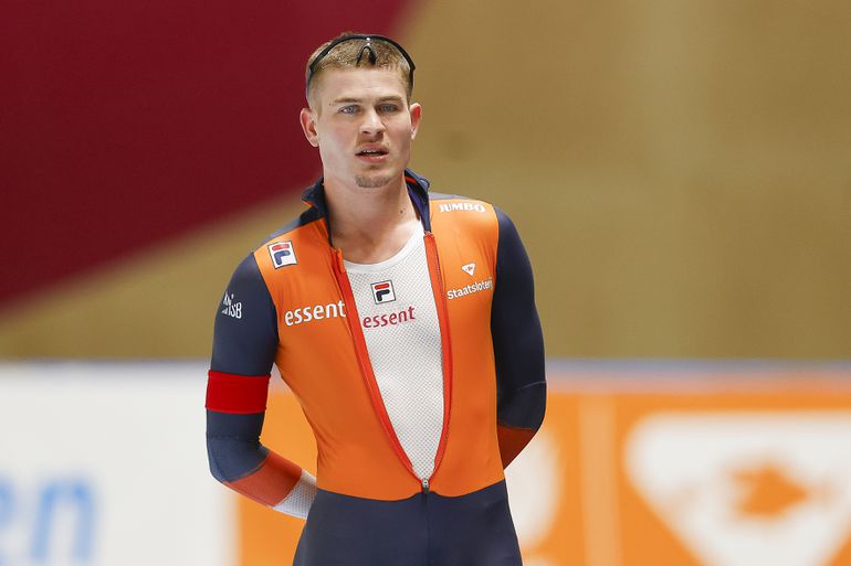 Topschaatser Joep Wennemars valt op met bijzonder kledingstuk: 'Zijn die gemaakt door je oma?'