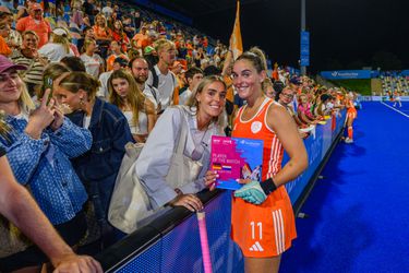 Tophockeyster Pien Sanders staat stil bij bijzonder nieuws, 'meest trotse vriendin ooit' Jill Roord reageert