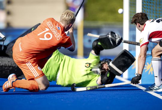 Nederlandse hockeyers houden zich in tijdens bloedhete wedstrijd op EK hockey