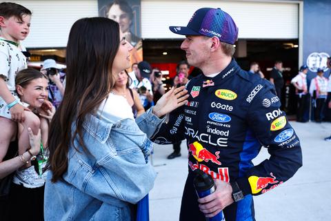 Max Verstappen geniet samen met Kelly Piquet en dochter Lily in aanloop naar laatste GP van Nederland