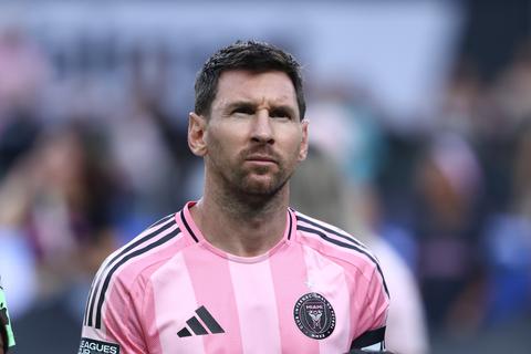 Topvoetballer Lionel Messi laat met hartverscheurend bericht van zich horen na dood van vader Jorge