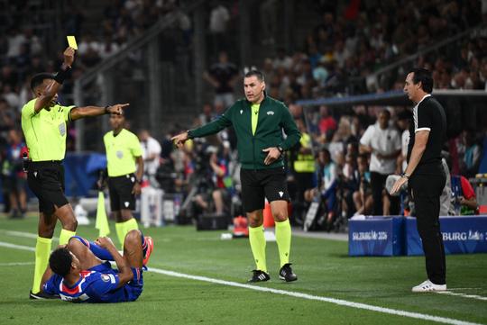 Paris Saint-Germain doet Nederlanders pijn in Supercup: duel onder leiding van veelbesproken scheidsrechter