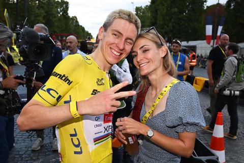 Verloofde Tadej Pogacar beleeft opmerkelijk hoogtepunt tijdens Tour de France