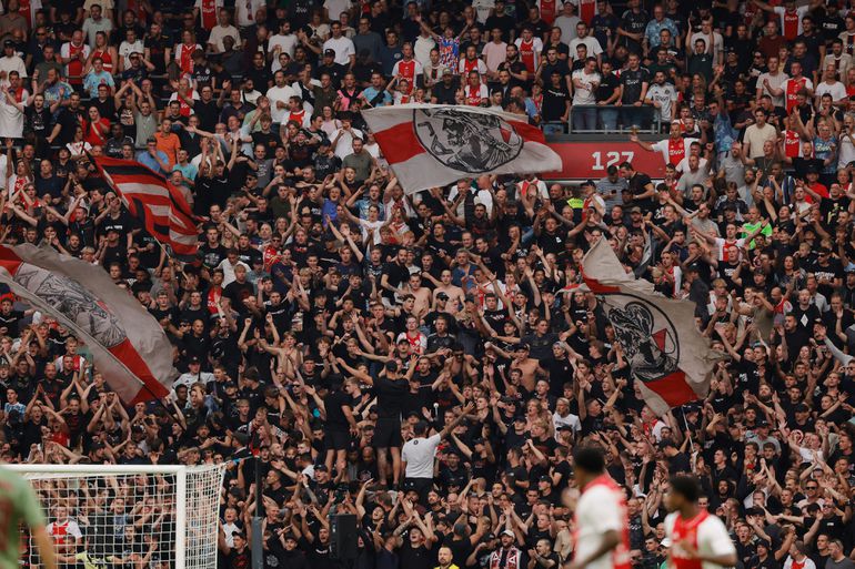 Ajax-fans 'helemaal klaar' met afgelastingen en zetten politie én gemeente Amsterdam voor het blok