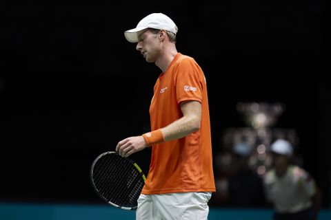 Nederlandse tennissers wankelen na nederlaag Botic van de Zandschulp in Davis Cup Finals