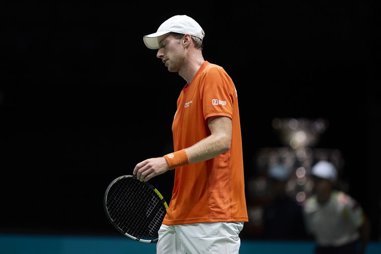 Nederlandse tennissers wankelen na nederlaag Botic van de Zandschulp in Davis Cup Finals