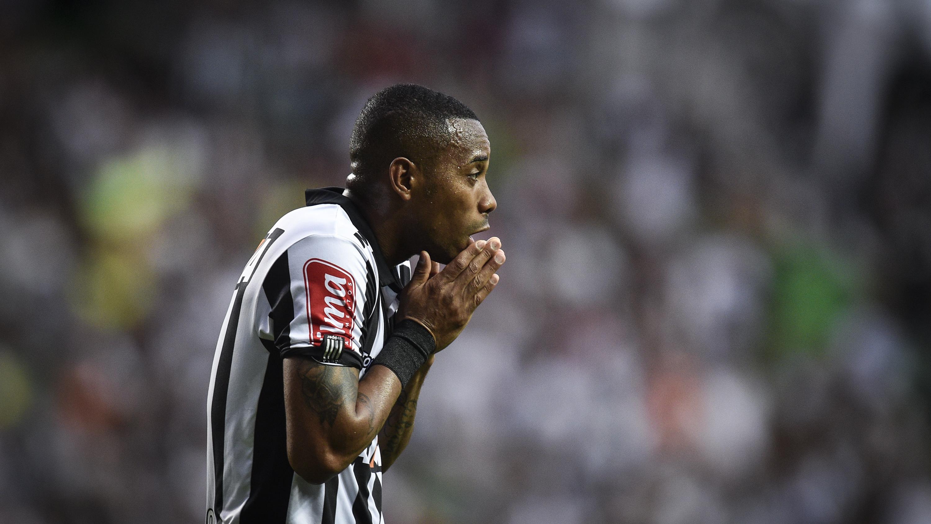 'Geen medelijden met Robinho na verkrachting: oud-voetballer moet lange ...
