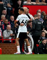 Liverpool-manager Arne Slot is niet bang om sterkhouder Trent Alexander-Arnold vroeg te wisselen. ©Getty Images