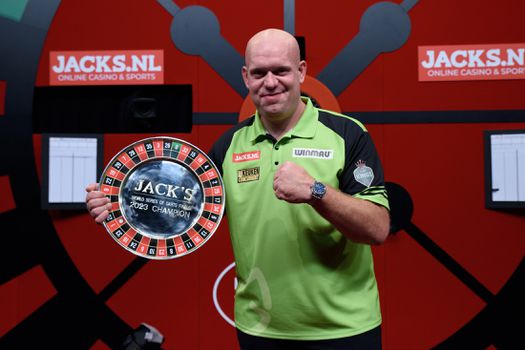 Michael van Gerwen aast op titelprolongatie in eigen land: 'Maar het gaat lastig worden'