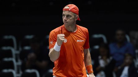 Servicekanon Tallon Griekspoor rekent af met Braziliaanse kopie en geeft Nederland lucht in Davis Cup