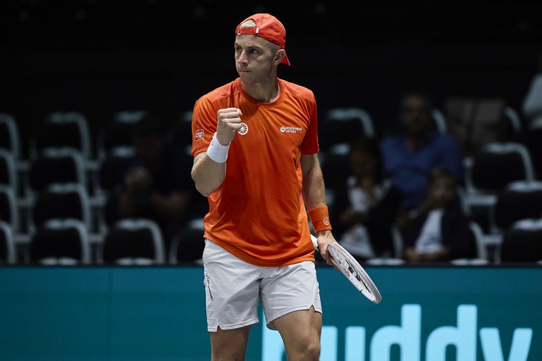Servicekanon Tallon Griekspoor rekent af met Braziliaanse kopie en geeft Nederland lucht in Davis Cup
