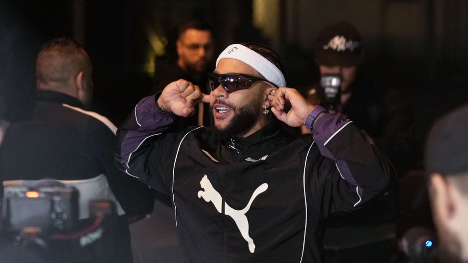 'Salaris van Memphis Depay wordt betaald door een gokbedrijf dat banden heeft met een bende'