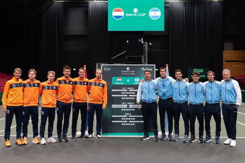 Davis Cup-captain Paul Haarhuis overweegt de boel helemaal om te gooien nu Oranje in de problemen zit