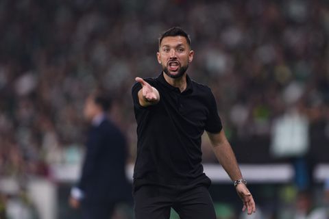 Francesco Farioli blikt terug op 'Ajax-arrogantie' na mislopen titel: 'Cultuur bij Ajax is koud'