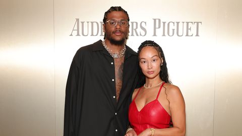 Ophef over beroemde NBA-basketballer (23) met vriendin van 40 jaar die zoon heeft van 22