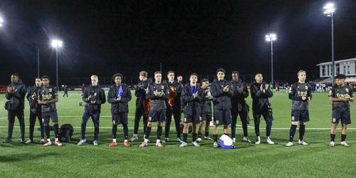 Vitesse beleeft behoorlijk pijnlijke terugkeer in Keuken Kampioen Divisie, fans reizen massaal af naar Alkmaar