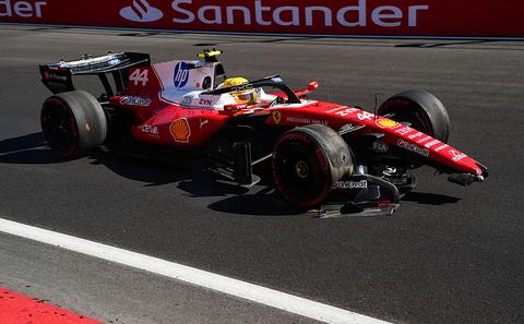 Dramatisch moment voor Lewis Hamilton in laatste training GP van Spanje: 'Hij naait ze een oor aan'