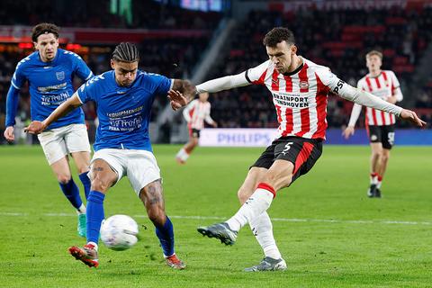 Voetbalwedstrijd loopt compleet uit de hand: speler van IJsselmeervogels houdt zwaar letsel over