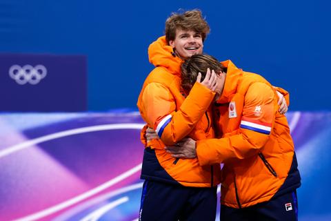 Omgekeerde wereld bij openingswedstrijd topshorttrackers:  Jens van 't Wout wordt verrast