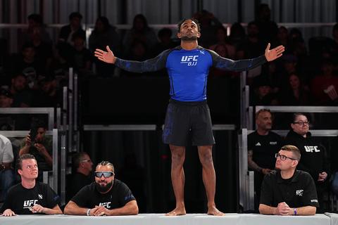 Nederlandse oud-profvoetballer stapt de ring in voor titelgevecht tegen UFC-legende: 'Een van de sterkere mensen op aarde!'