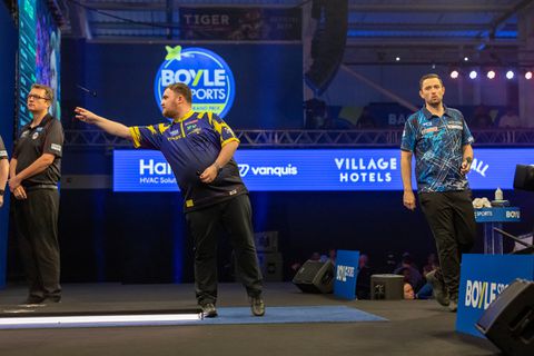 Regie grijpt in tijdens finale World Grand Prix tussen topdarters Luke Littler en Luke Humphries