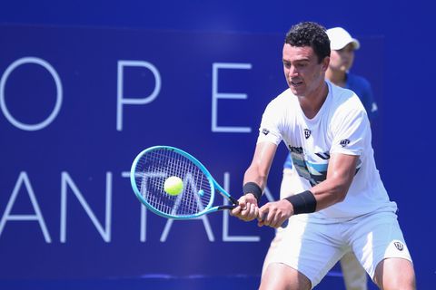 'Kus in het café' komt tennisser duur te staan: zware straf na merkwaardige uitleg