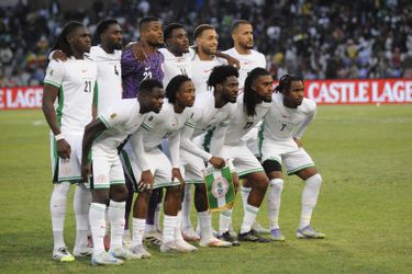 Paniek aan boord: Nigeriaanse voetbalploeg maakt noodlanding op terugweg van WK-kwalificatieduel