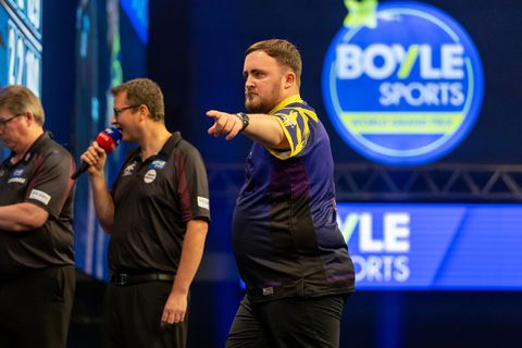 Grijnzende Luke Littler onthult na finale World Grand Prix volgende stap: 'Ik zal geen vrienden maken'