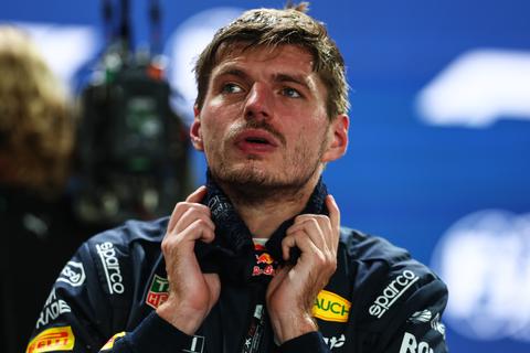Commentator moet ingrijpen na uitspraken van Max Verstappen na GP Singapore