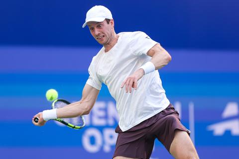 Tennisser Botic van de Zandschulp zorgt voor daverende verrassing tegen wereldtopper in Shanghai