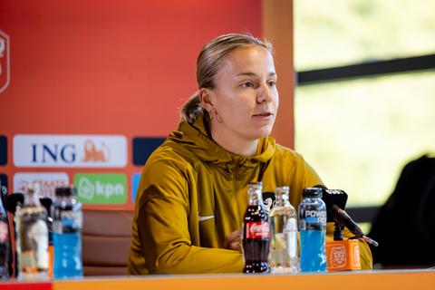 Oranje Leeuwinnen komen met bijzonder gebaar tijdens WK-kwalificatieduel met Hongarije