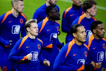 Opvallende afwezige tijdens eerste training Oranje, Frenkie de Jong dartelt over het veld