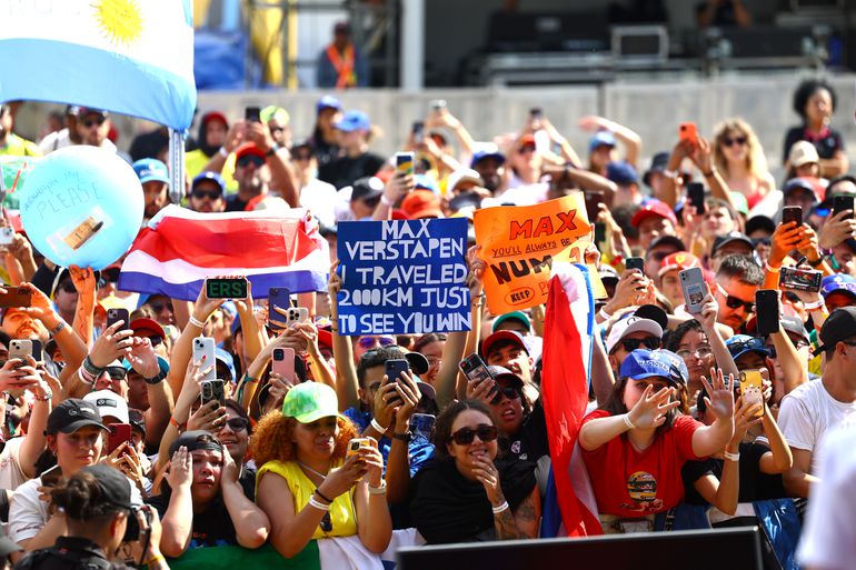 Max Verstappen kan door gigantisch dure tickets niet rekenen op oranje tribunes bij mogelijke wereldtitel