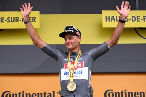 Wielerkampioen Mathieu van der Poel doet gedurfde belofte: 'Bij 100.000 likes doe ik het'