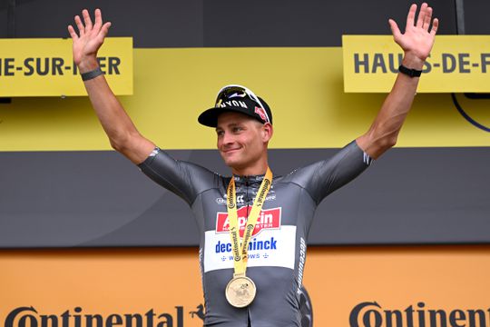 Wielerkampioen Mathieu van der Poel doet gedurfde belofte: 'Bij 100.000 likes doe ik het'