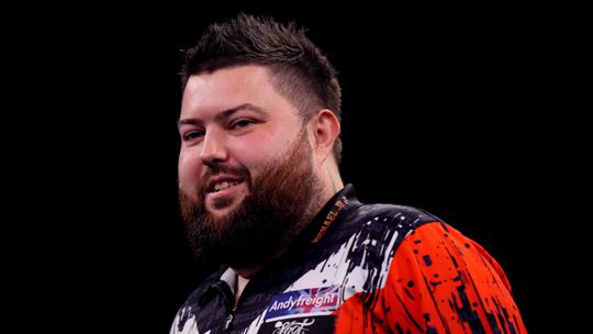 Emotionele Michael Smith overleeft liefst elf matchdarts op Grand Slam of Darts