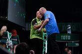 Vrienden Michael van Gerwen en Vincent van der Voort moeten elkaar ineens gaan missen. ©PDC