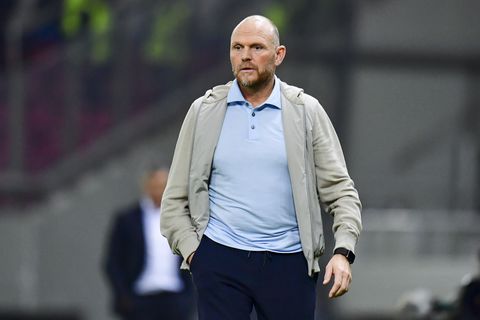 FC Twente-trainer Joseph Oosting hekelt Griekse supporters: 'Onbegrijpelijk dat het hier nog steeds kan'