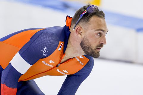 Topschaatser Kjeld Nuis jaagt eigen ouders de stuipen op het lijf: 'Dat weet hij dondersgoed'