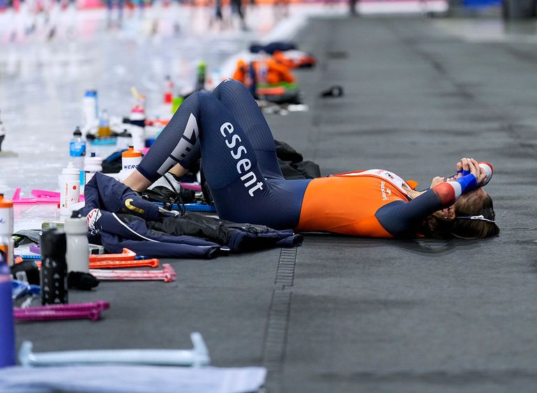 Schaatspak van Suzanne Schulting scheurt op vervelende plek: 'Ik had het eerst niet in de gaten'