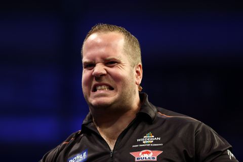 Topdarter Dirk van Duijvenbode neemt drastische maatregel voor WK darts: 'Voor de slaap moet ik het wel doen'