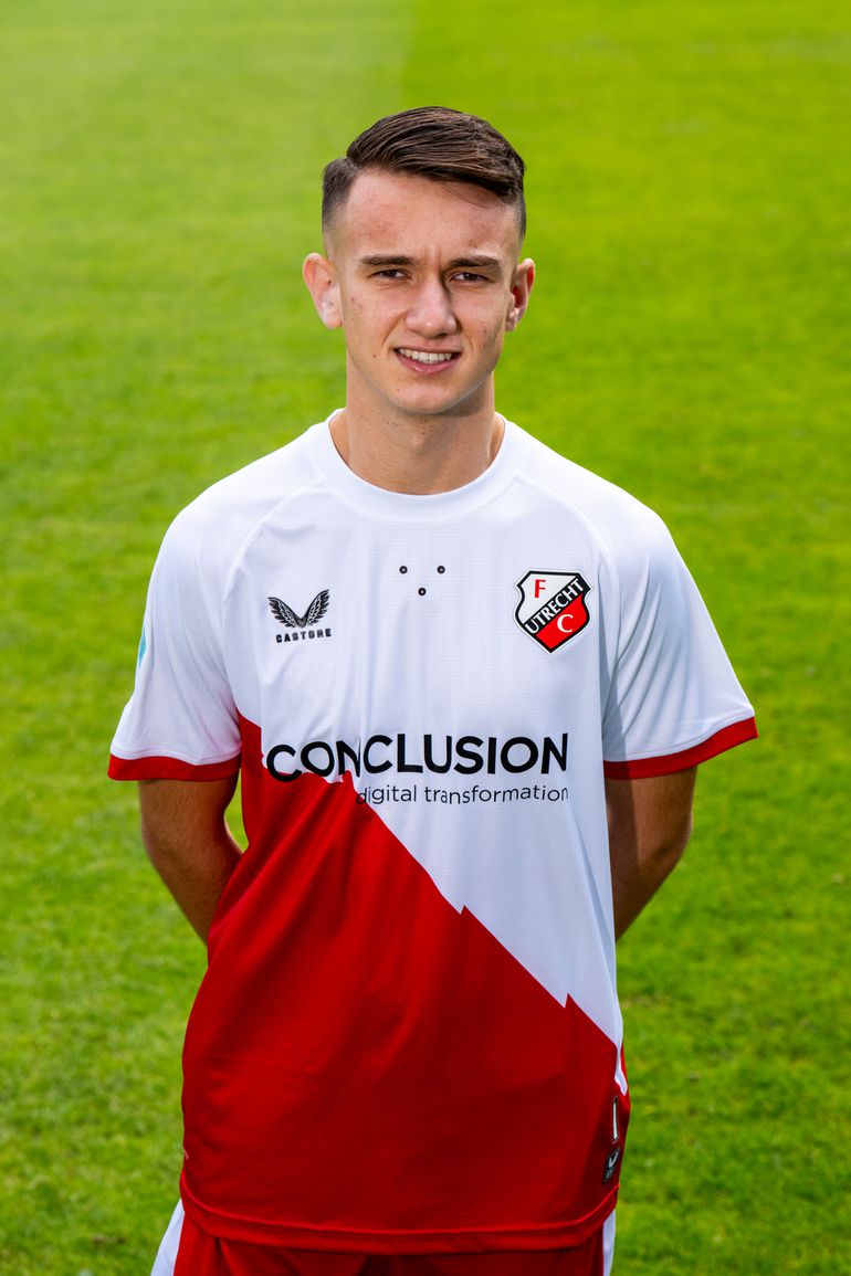 Zoon (19) van Oranje-icoon Wesley Sneijder maakt profdebuut: 'Dat zijn dingetjes waar ik aan moet werken'