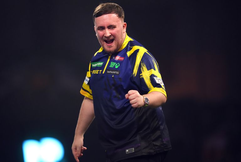 'Trumpiaanse' Luke Littler schittert op eerste avond WK darts met peperduur sieraad