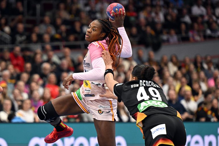 Enorme rel rond Spaanse handbalsters tijdens WK in Nederland krijgt een staartje: politie komt in actie