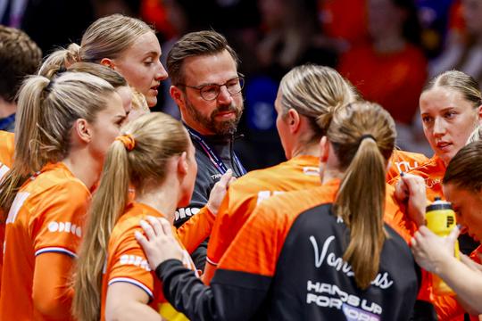 Oranje-bondscoach reageert op wilde geruchten over WK handbal: 'Ik ben er absoluut van overtuigd'