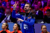 Oranje-bondscoach Henrik Signell op het WK handbal.

© GettyImages